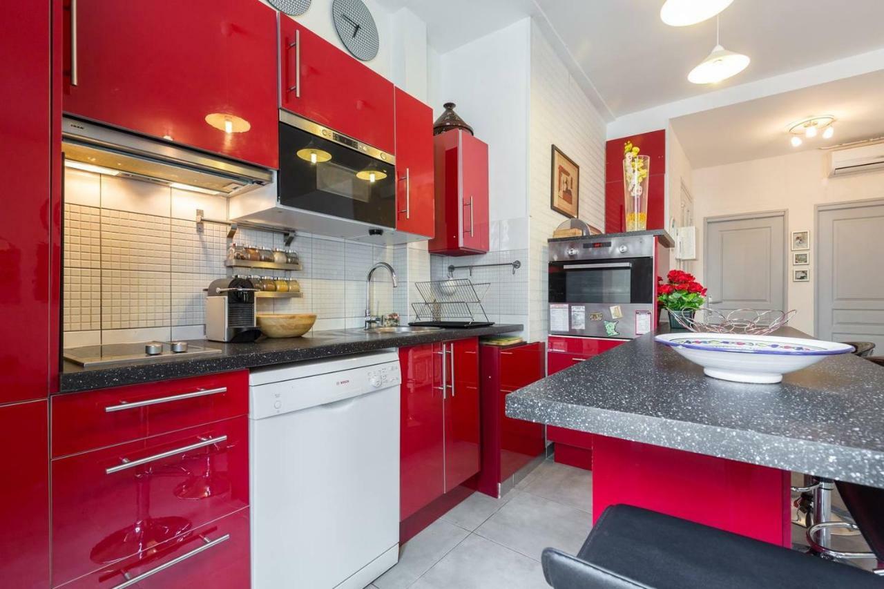 Stylish White And Red Apartments Juan-les-Pins Eksteriør bilde